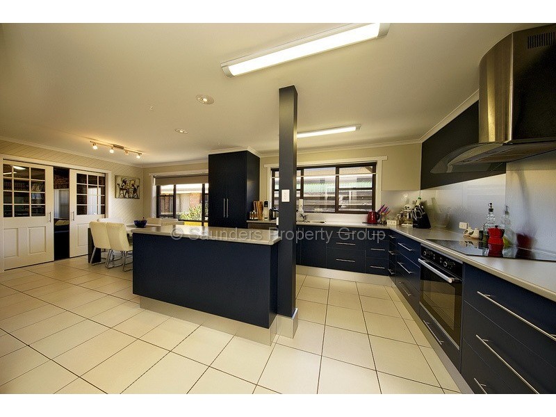 16 Lawrence Drive, Devonport TAS 7310