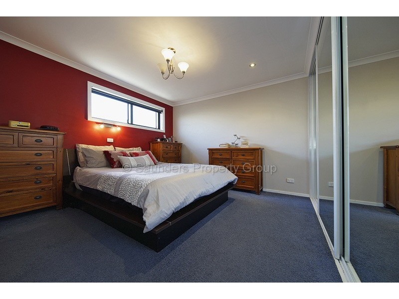 16 Lawrence Drive, Devonport TAS 7310