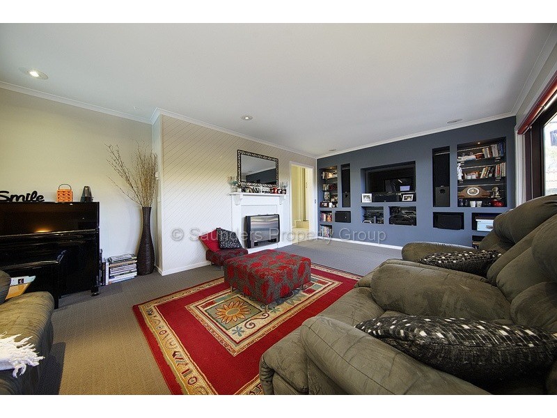 16 Lawrence Drive, Devonport TAS 7310