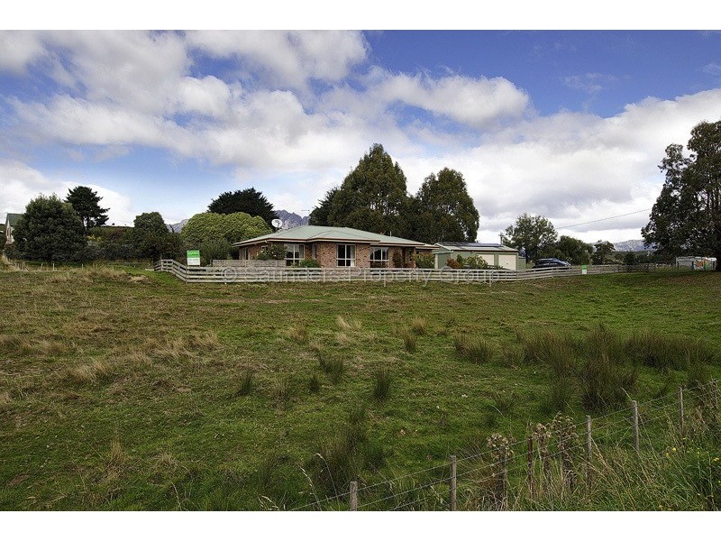3 Adye Street, Roland TAS 7306