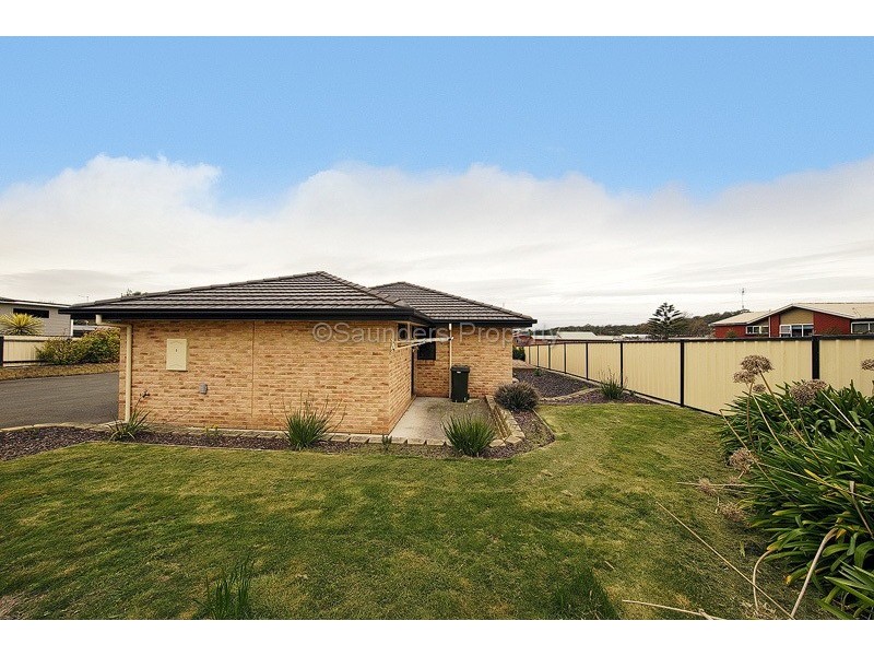 2/16 Lapthorne Close, Don TAS 7310
