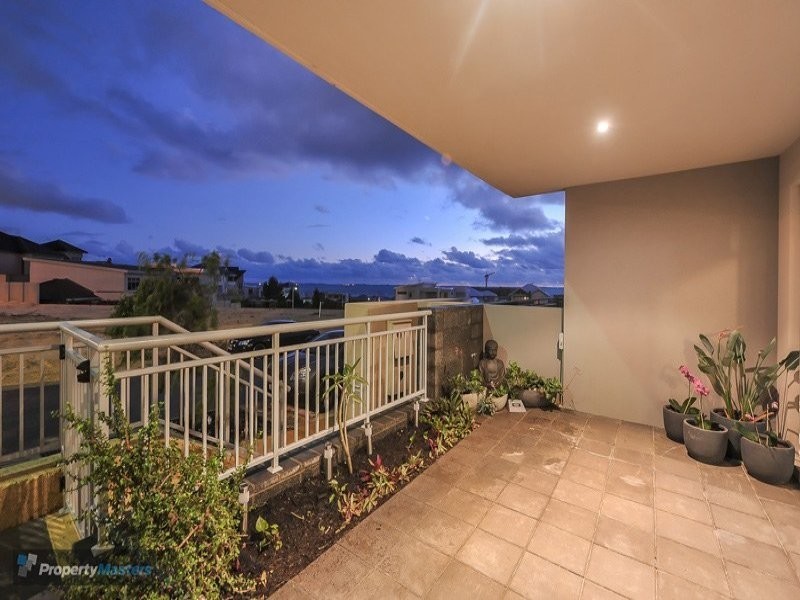 7 Amelia Loop, North Coogee WA 6163