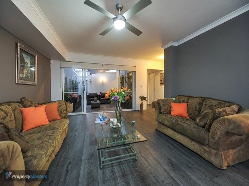 7 Amelia Loop, North Coogee WA 6163