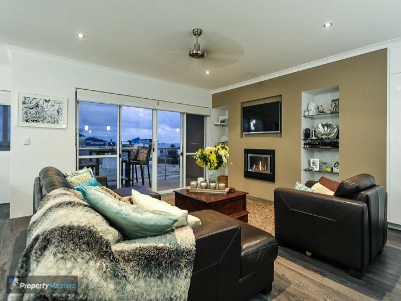 7 Amelia Loop, North Coogee WA 6163