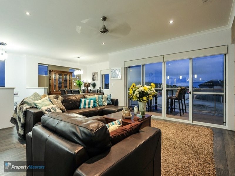 7 Amelia Loop, North Coogee WA 6163