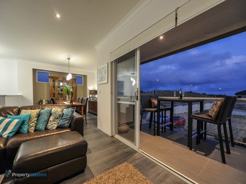 7 Amelia Loop, North Coogee WA 6163