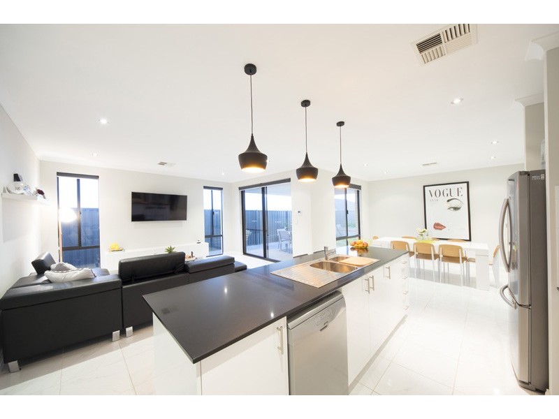 12 Hestercombe Way, Landsdale WA 6065