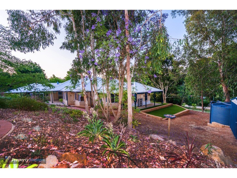 90 Karl Place, Mundaring WA 6073
