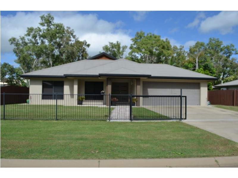 8 River Drive, Mareeba QLD 4880