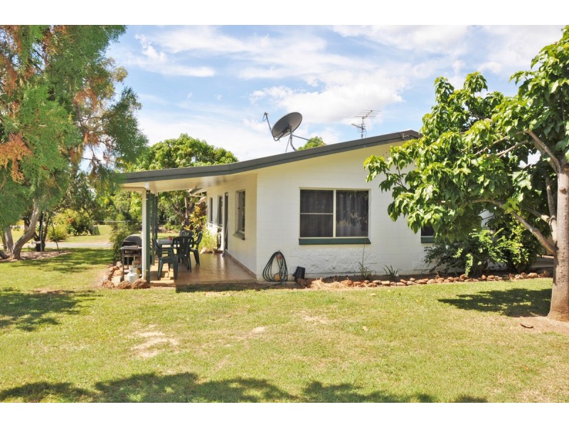 27 Martin Avenue, Mareeba QLD 4880