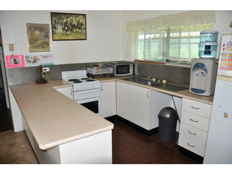 27 Martin Avenue, Mareeba QLD 4880