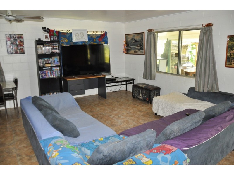 27 Martin Avenue, Mareeba QLD 4880