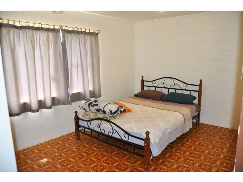 27 Martin Avenue, Mareeba QLD 4880