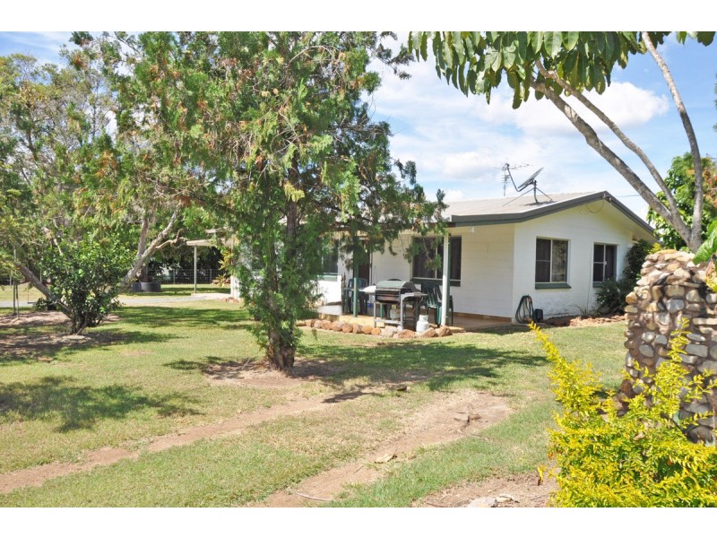 27 Martin Avenue, Mareeba QLD 4880