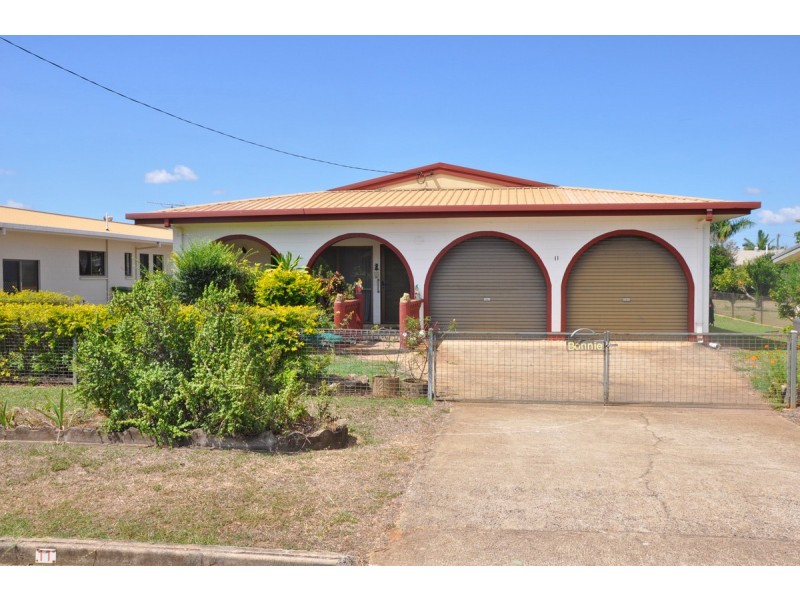 11 Foulis Street, Mareeba QLD 4880
