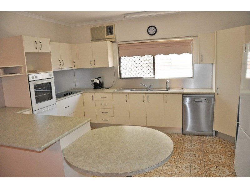 11 Foulis Street, Mareeba QLD 4880