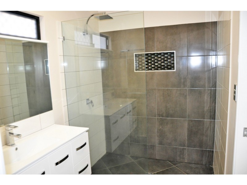 16 Yarrabee Close, Mareeba QLD 4880