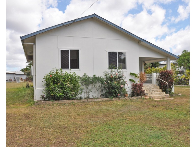 22 Petersen Street, Mareeba QLD 4880