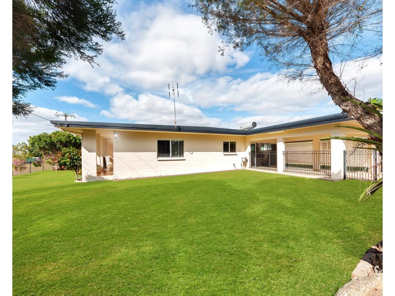 17 Martin Avenue, Mareeba QLD 4880