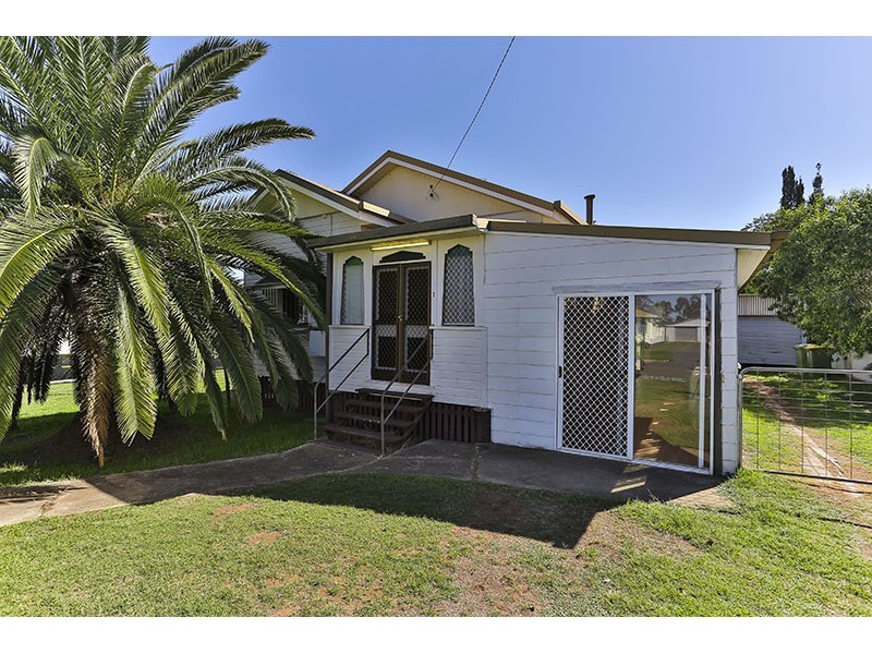 7 Hartwig Street, Goombungee QLD 4354
