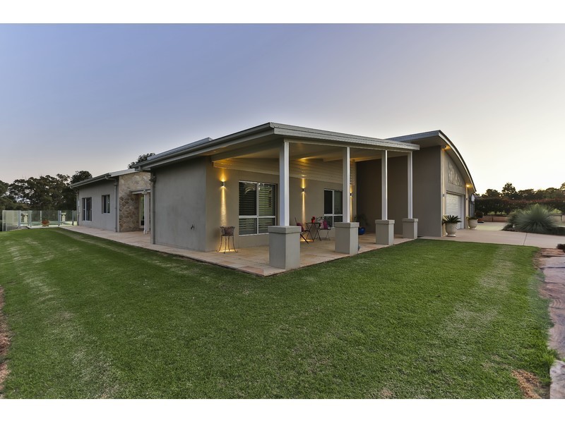 15 Bradys Road, Highfields QLD 4352