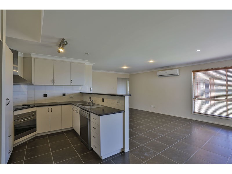 8 Bronte Street, Westbrook QLD 4350