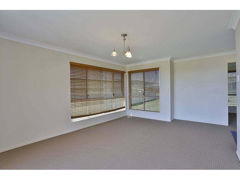 8 Bronte Street, Westbrook QLD 4350