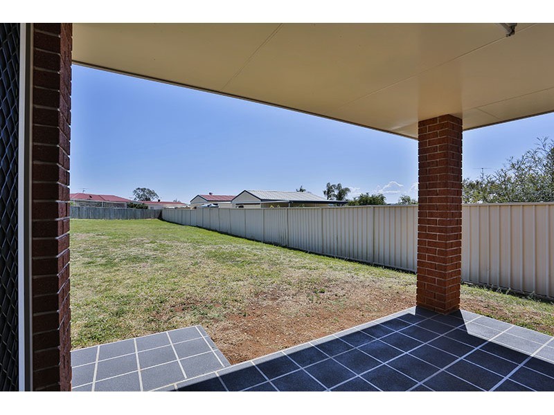 8 Bronte Street, Westbrook QLD 4350