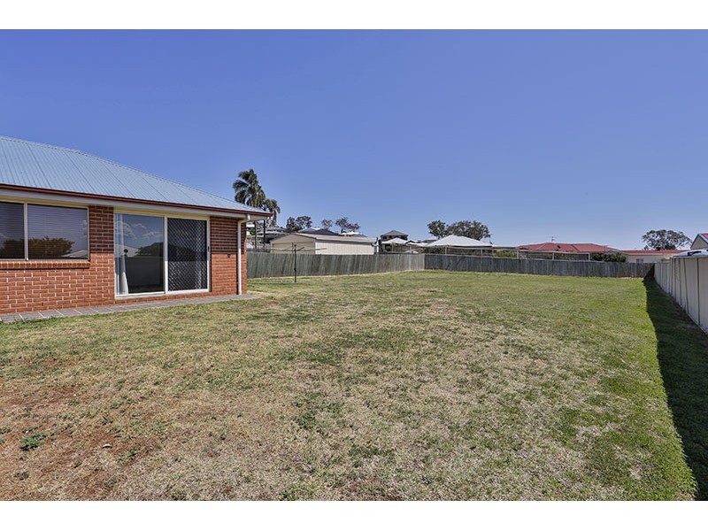 8 Bronte Street, Westbrook QLD 4350