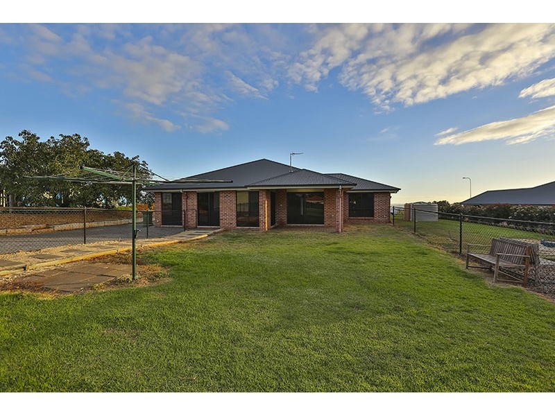 122 Harch Road, Highfields QLD 4352