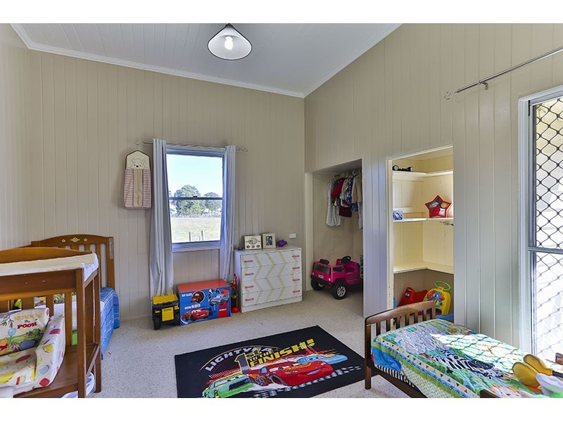 7217 New England Highway, Crows Nest QLD 4355