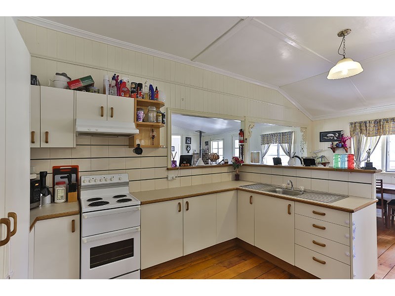 7217 New England Highway, Crows Nest QLD 4355