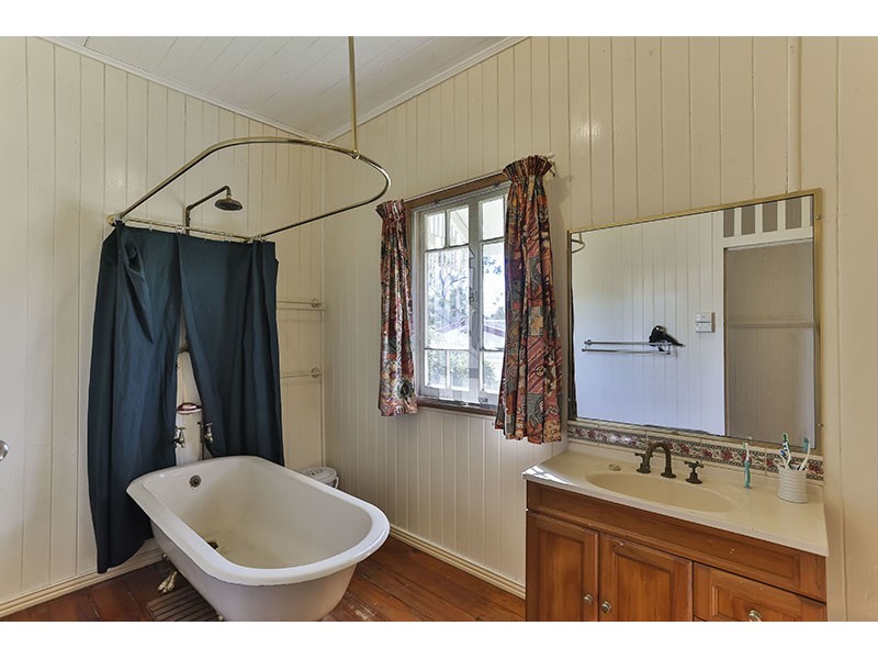 7217 New England Highway, Crows Nest QLD 4355