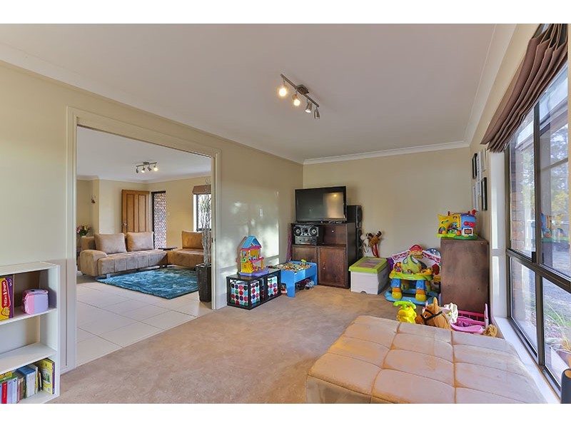 5 Pedersen street, Cranley QLD 4350