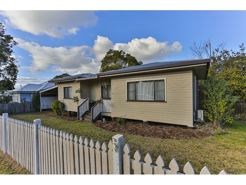 26 Leichhardt Street, Centenary Heights QLD 4350