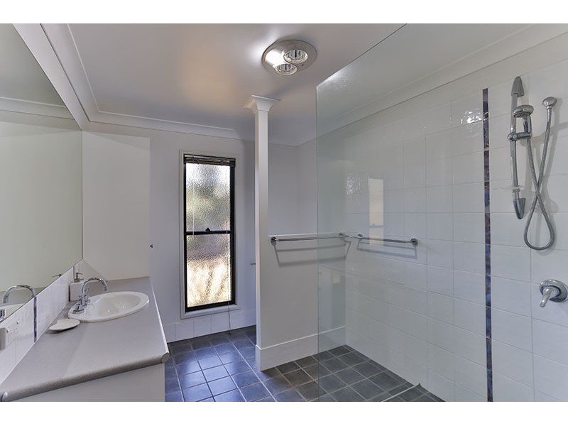 1 Ashley Court, Highfields QLD 4352