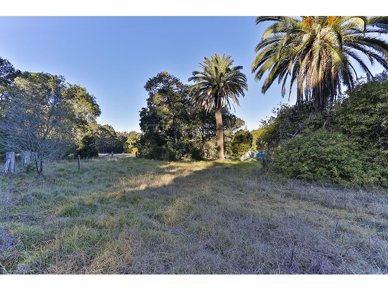 108 Grapetree Road, Hampton QLD 4352