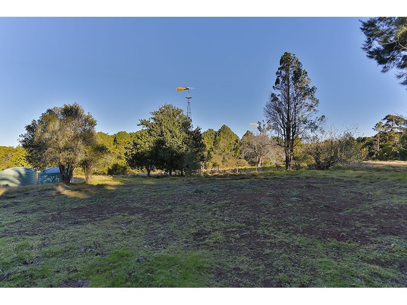 108 Grapetree Road, Hampton QLD 4352