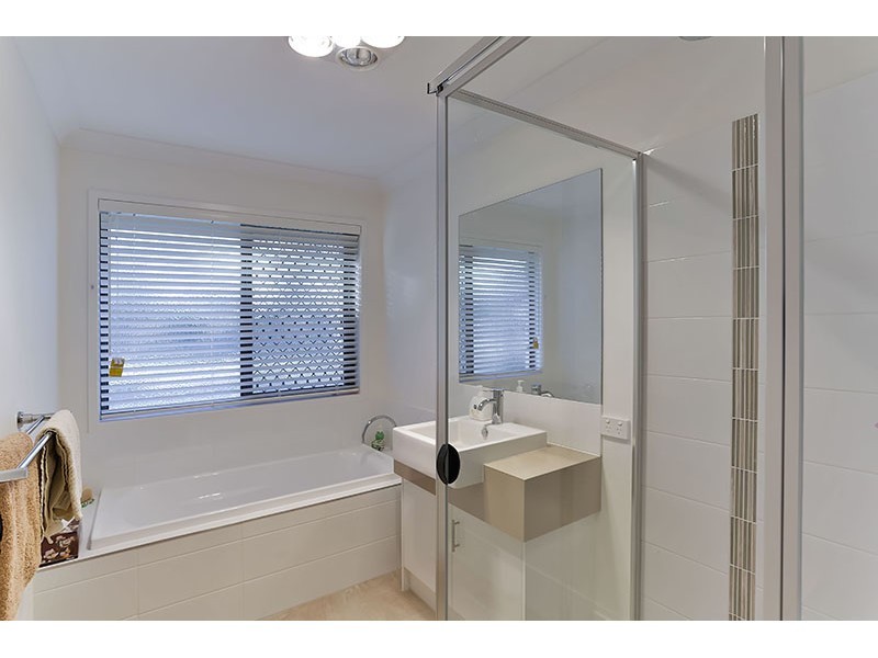 1 Pamela Court, Withcott QLD 4352