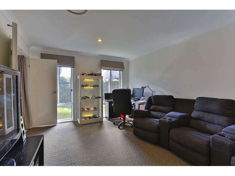 68 Wood Drive, Middle Ridge QLD 4350
