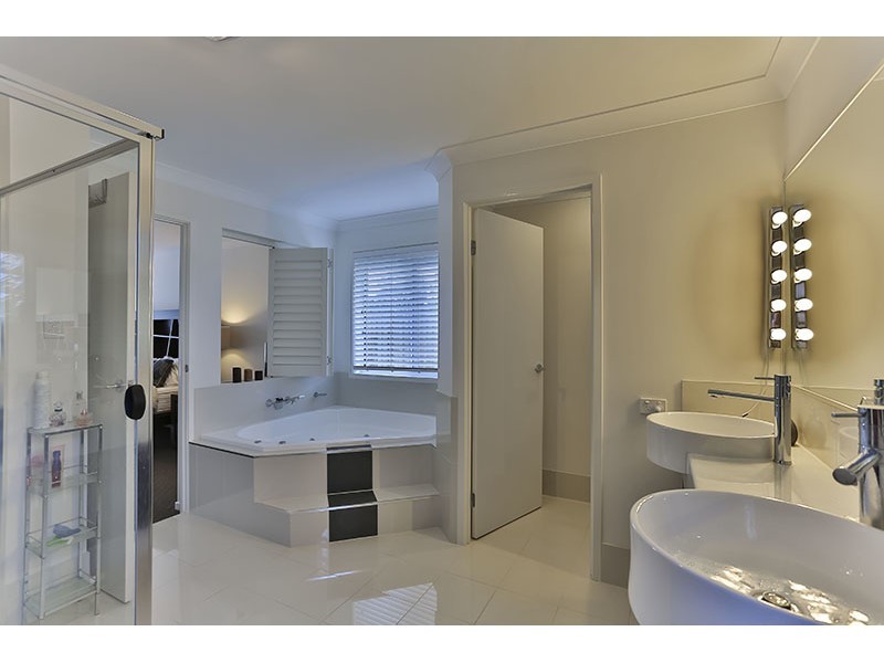 68 Wood Drive, Middle Ridge QLD 4350