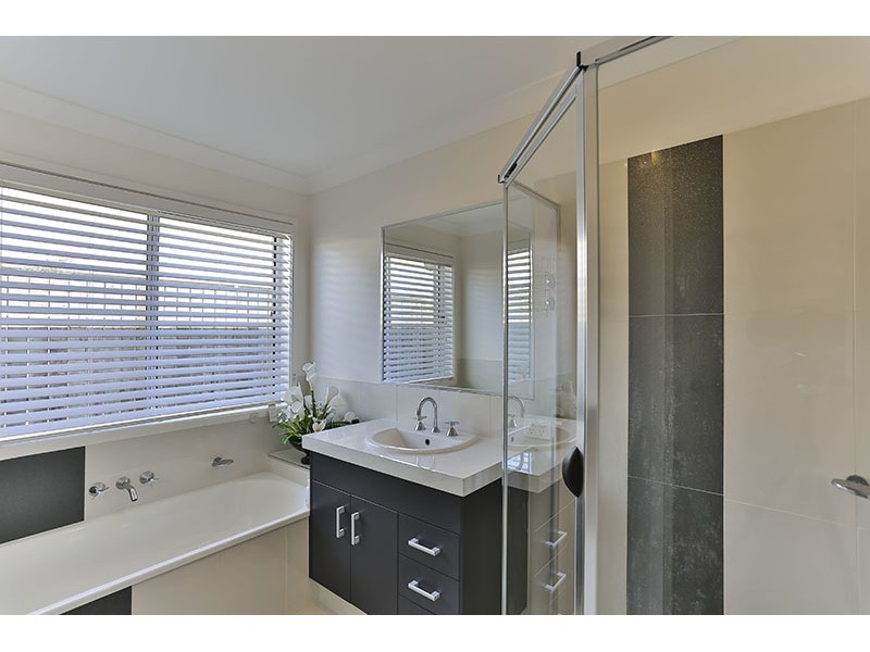 68 Wood Drive, Middle Ridge QLD 4350