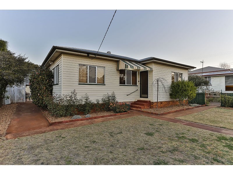 34 Buckland Street, Harristown QLD 4350