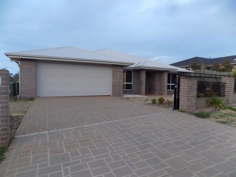 12 Camborne Drive, Kleinton QLD 4352