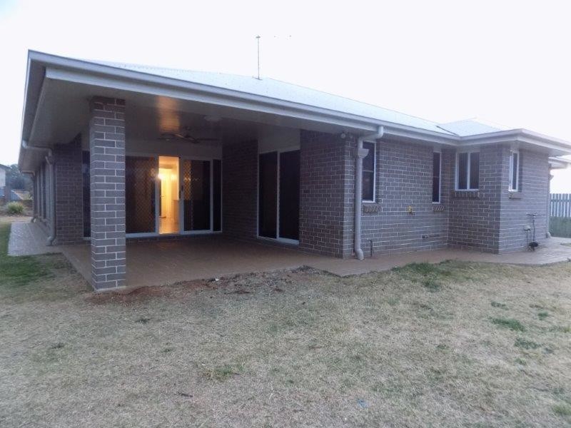 12 Camborne Drive, Kleinton QLD 4352