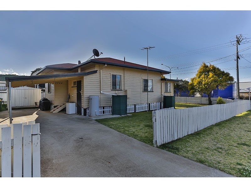 218 Taylor Street, Newtown QLD 4350