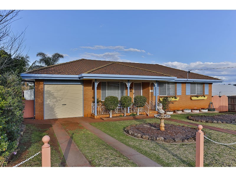 16 Brown Street, Rockville QLD 4350