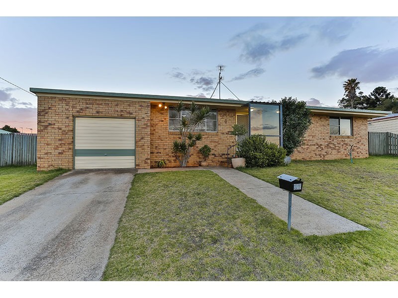 17 Traminer Drive, Wilsonton Heights QLD 4350