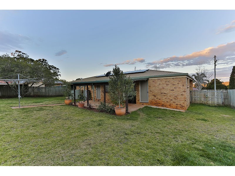 17 Traminer Drive, Wilsonton Heights QLD 4350