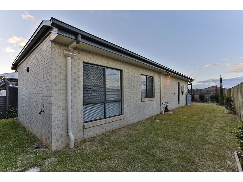 1/14 Sunning Street, Kearneys Spring QLD 4350